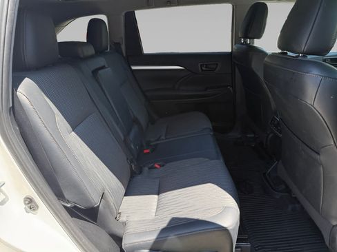 Used 2019 Toyota Highlander Plus AWD/4WD image 12