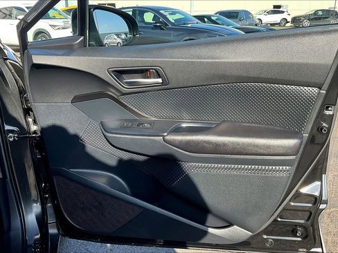 Used 2018 Toyota C-HR XLE image 10