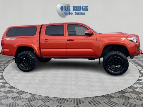 Used 2016 Toyota Tacoma TRD Sport w/ Premium & Technology Package AWD/4WD image 4