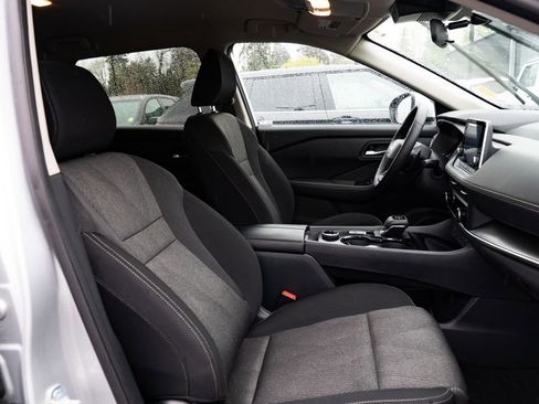 Used 2025 Nissan Rogue SV image 24