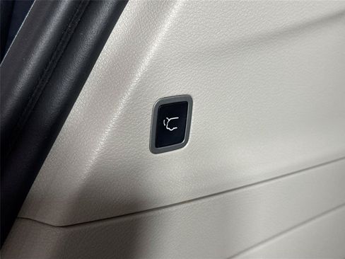 Used 2022 Chrysler Pacifica Touring-L FWD image 31
