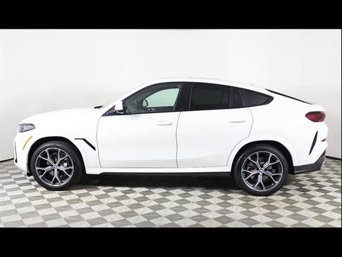 Used 2026 BMW X6 xDrive40i w/ Premium Package AWD/4WD image 3