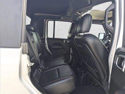 Used 2022 Jeep Gladiator Rubicon w/ Cold Weather Group image 18