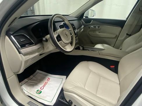Used 2025 Volvo XC90 T8 Plus w/ Protection Package Premier AWD/4WD image 10