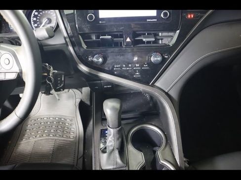 Used 2024 Toyota Camry SE image 30