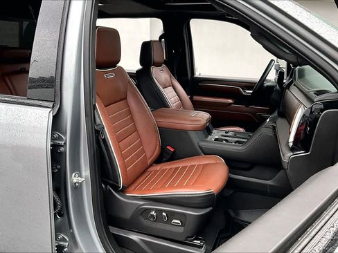 Used 2024 GMC Sierra 2500 Denali Ultimate w/ Max Trailering Package image 9