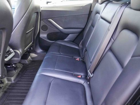 Used 2023 Tesla Model Y 2WD image 18