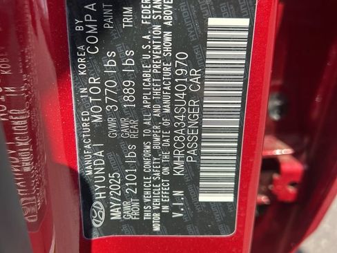Used 2025 Hyundai Venue SEL FWD image 3