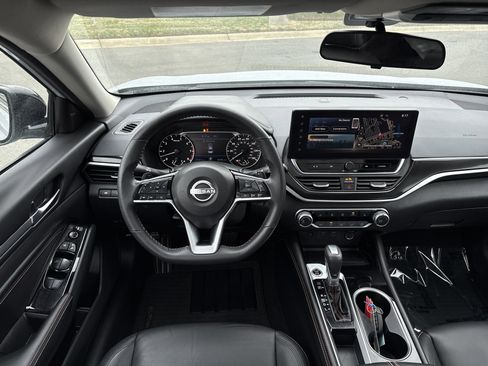 Used 2023 Nissan Altima 2.5 SR w/ SR Premium Package image 19