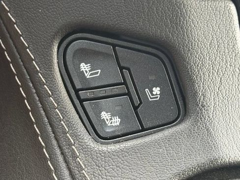 Used 2018 Chevrolet Suburban Premier RWD image 26