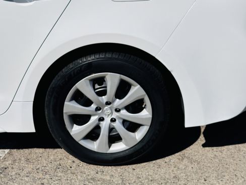 Used 2022 Toyota Corolla LE image 12