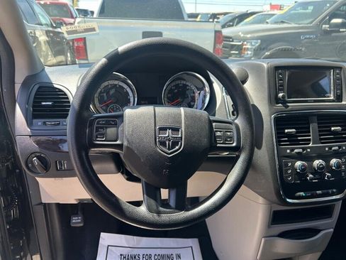 Used 2019 Dodge Grand Caravan SE w/ UConnect Hands-Free Group FWD image 38