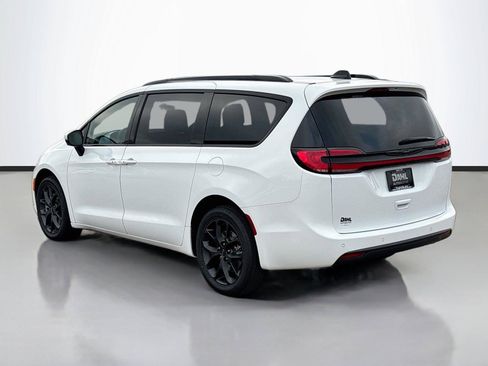 Certified 2023 Chrysler Pacifica Touring-L w/ S Appearance Package AWD/4WD image 10