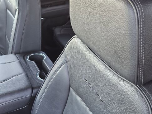 Used 2025 GMC Yukon XL Denali image 34