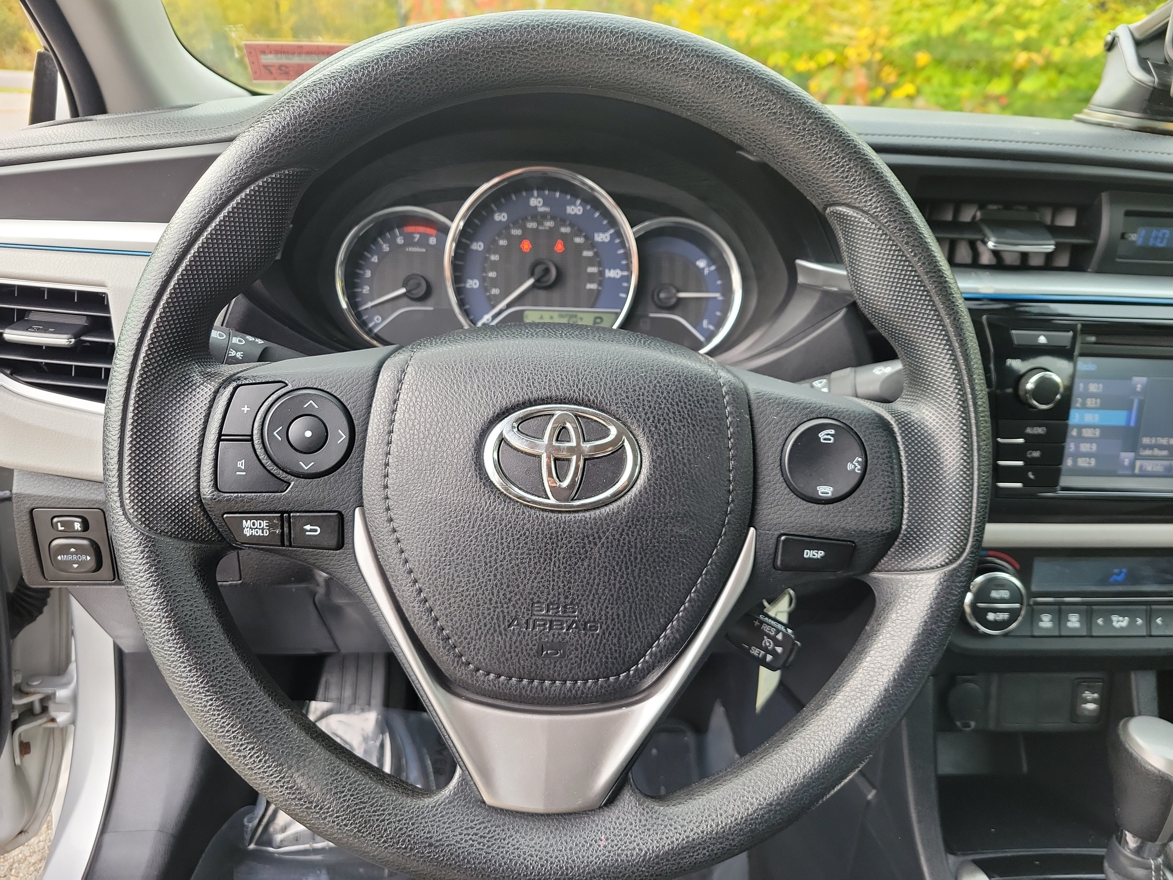 Used 2015 Toyota Corolla LE FWD image 21