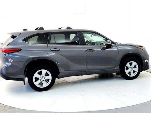 Used 2023 Toyota Highlander LE image 6