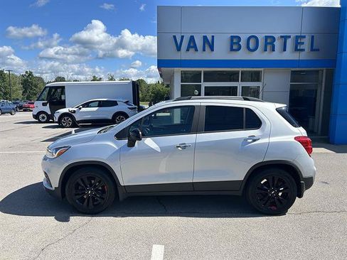 Certified 2018 Chevrolet Trax LT w/ Redline Edition FWD image 2