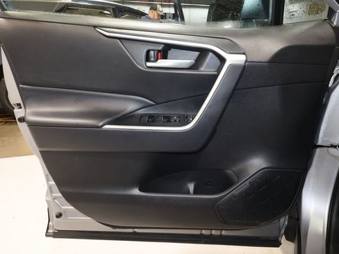 Used 2025 Toyota RAV4 XLE image 20