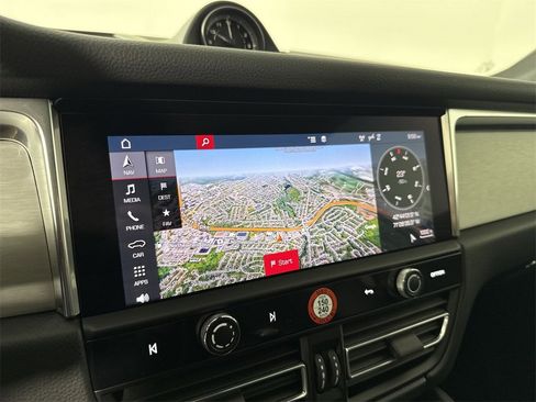 Certified 2025 Porsche Macan image 26