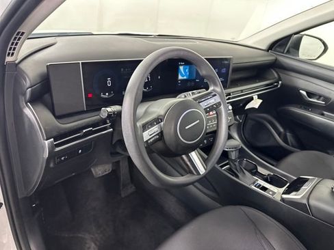 Certified 2025 Hyundai Tucson SE image 13