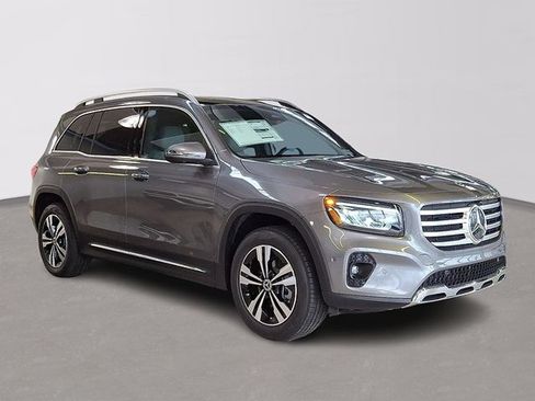 Used 2026 Mercedes-Benz GLB 250 4MATIC image 3