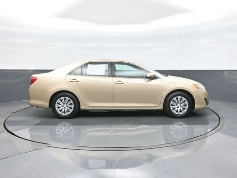 Used 2012 Toyota Camry LE image 8