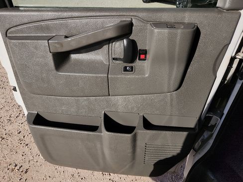 Used 2016 Chevrolet Express 2500 image 13