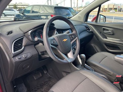 Used 2022 Chevrolet Trax LT w/ LT Convenience Package image 24