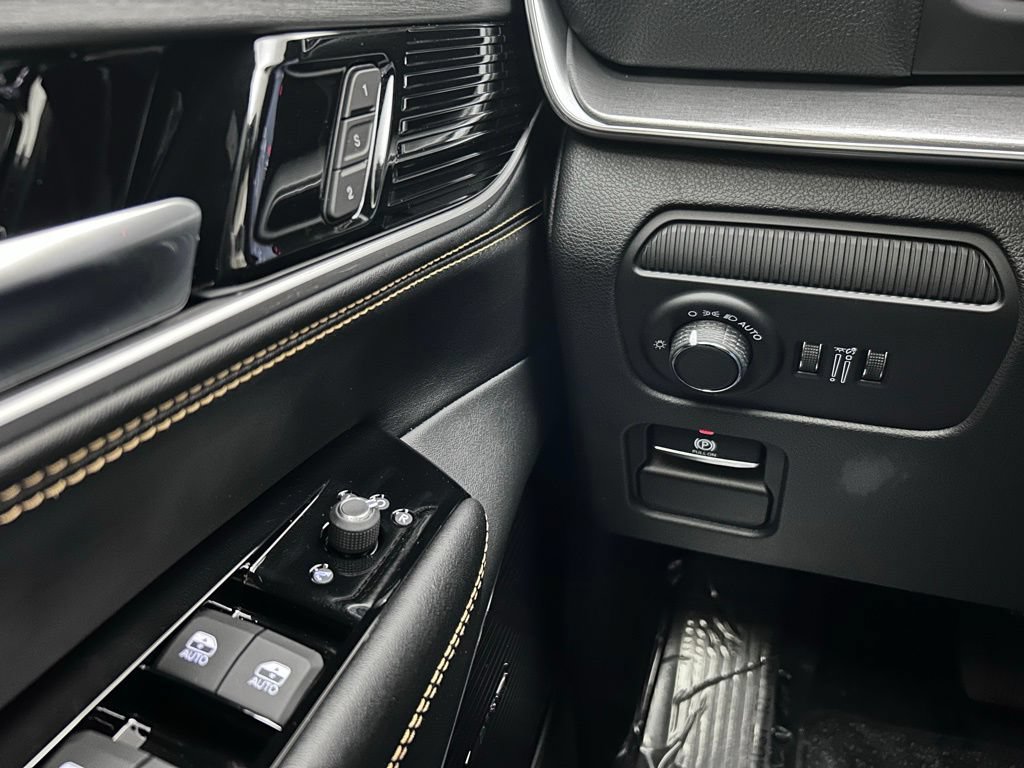 New 2026 Jeep Grand Wagoneer L 4WD image 21