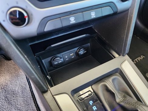 Used 2018 Hyundai Elantra SEL FWD image 41