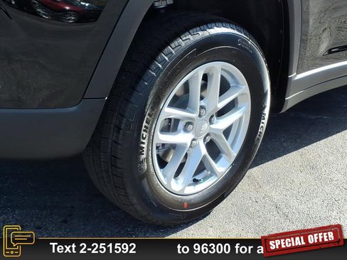 New 2025 Jeep Grand Cherokee 4WD image 6