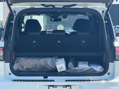 New 2026 INFINITI QX80 Autograph w/ Premium Cargo Package AWD/4WD image 31