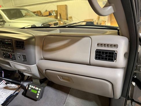 Used 1999 Ford F350 4x4 Regular Cab DRW Super Duty image 27