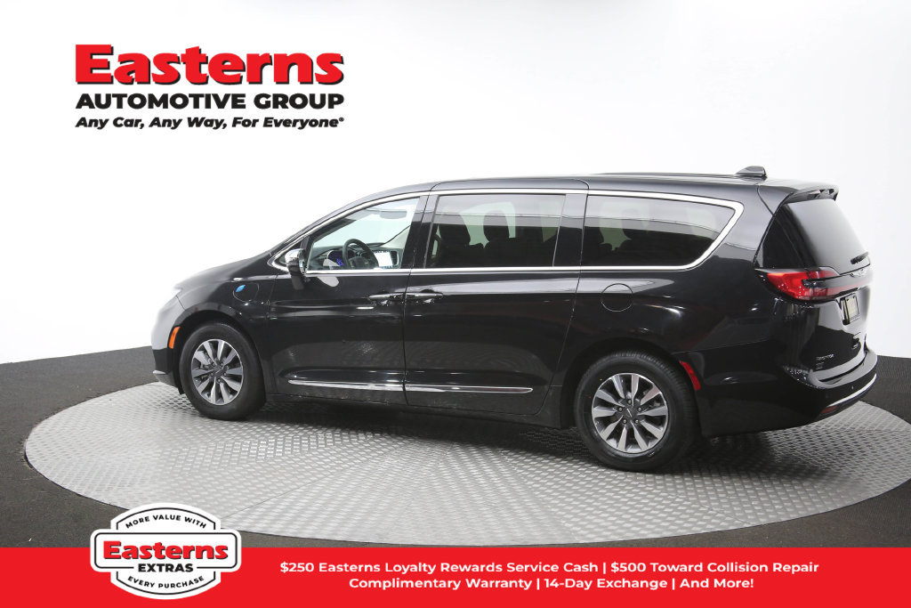 Used 2023 Chrysler Pacifica Limited FWD image 67