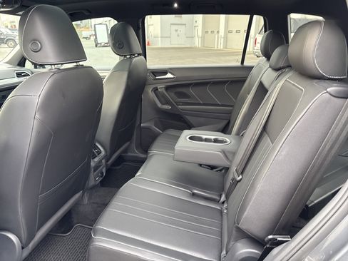 Used 2023 Volkswagen Tiguan SE R-Line image 33
