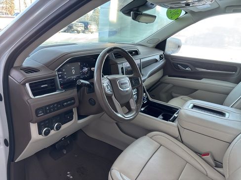 Used 2023 GMC Yukon XL Denali w/ Advanced Technology Package image 9