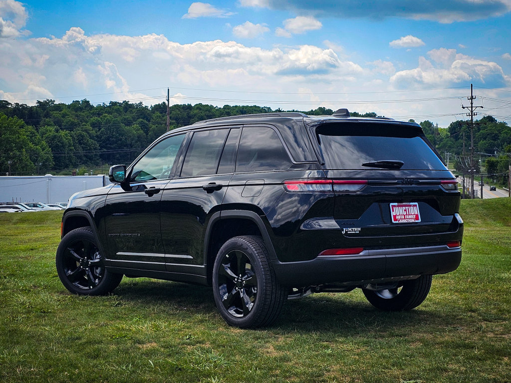 New 2026 Jeep Grand Cherokee Limited w/ Limited Altitude Package AWD/4WD image 5