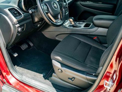 Used 2021 Jeep Grand Cherokee Laredo RWD image 11