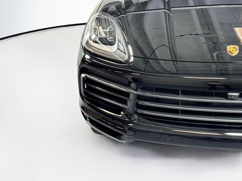 Used 2023 Porsche Cayenne Platinum Edition image 27
