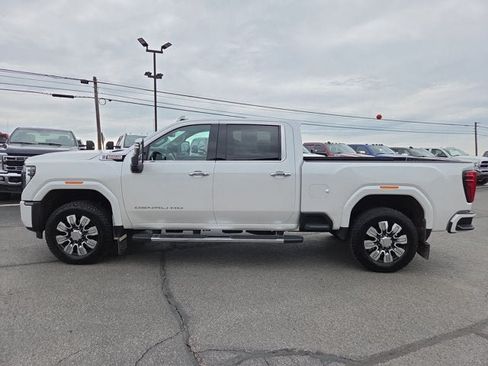 Used 2025 GMC Sierra 3500 Denali AWD/4WD image 3