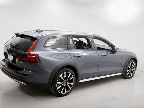 Certified 2024 Volvo V60 B5 Cross Country Ultimate image 10