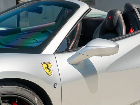 Used 2022 Ferrari F8 Tributo RWD image 31