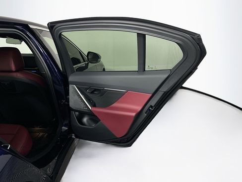 Used 2024 BMW 530i w/ Premium Package image 33