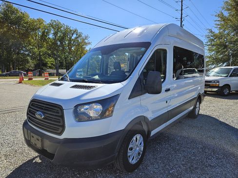Used 2017 Ford Transit 350 XL image 3