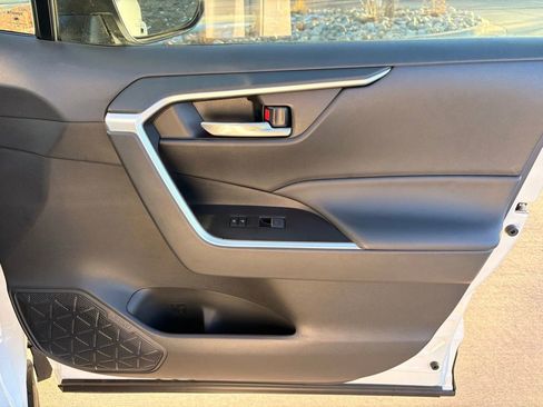 Used 2025 Toyota RAV4 XLE image 29