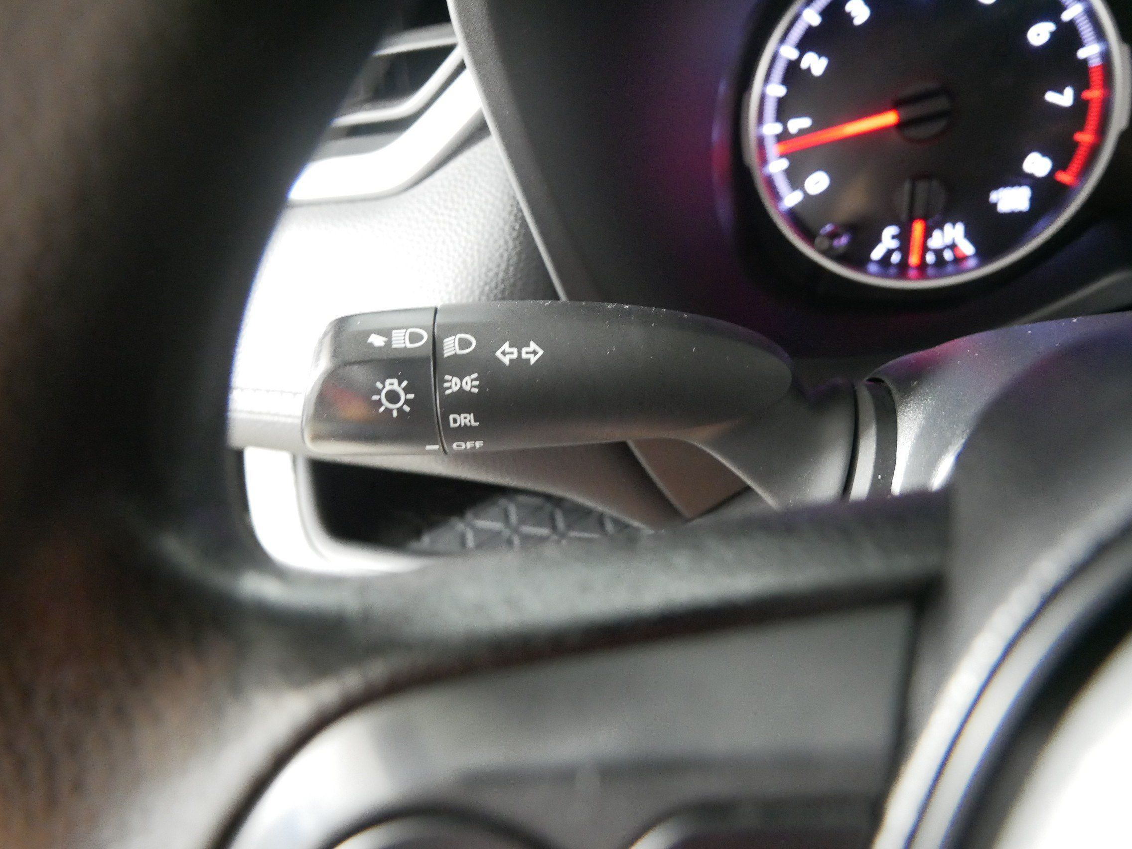 Used 2022 Toyota RAV4 LE AWD/4WD image 32