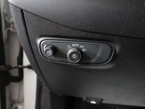 Used 2018 Chevrolet Equinox LS FWD image 31