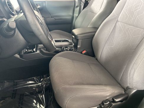 Used 2019 Toyota Tacoma TRD Off-Road w/ Technology Package AWD/4WD image 21