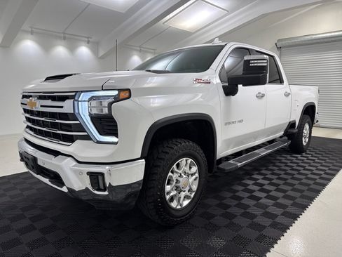 Used 2024 Chevrolet Silverado 2500 LTZ w/ LTZ Convenience Package AWD/4WD image 3