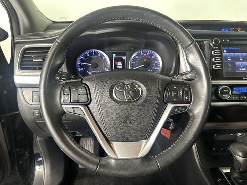 Used 2019 Toyota Highlander Plus AWD/4WD image 13